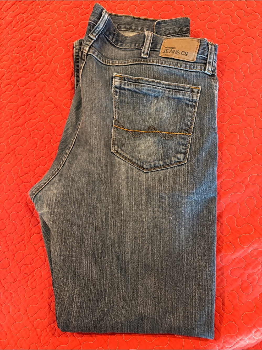 Wrangler Men's Dark Blue Relaxed Fit Jeans